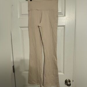 Aerie Hip Hugger Pocket Bootcut Legging Size M in the color Oatmeal